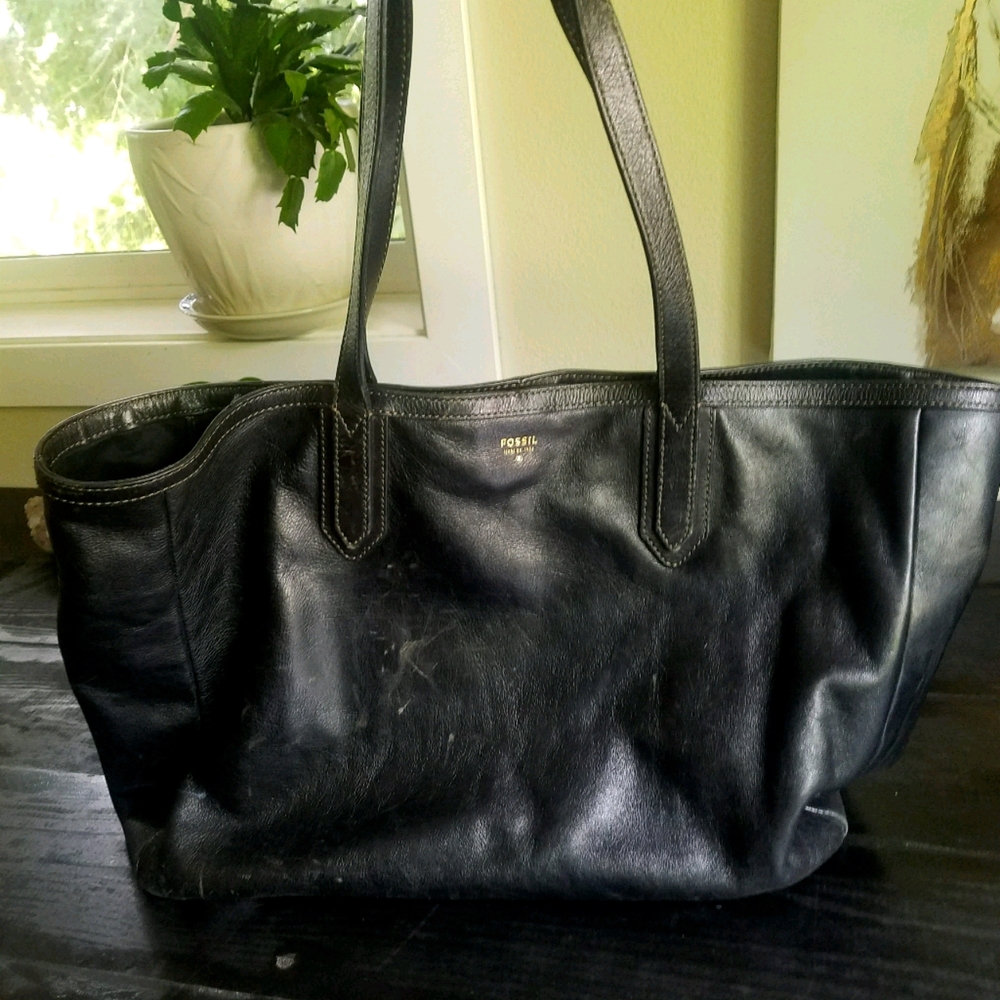 FOSSIL classic black leather tote